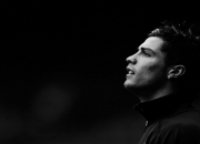 开云体育官网-赛道与球场的双重统治，霍勒迪如何在F1街道赛上演防守锁死艺术