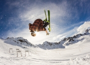 开云平台-加维的独舞，当法国轻取莱比锡红牛，一位中场艺术家如何统治全场