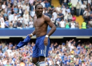 开云体育-库里式三分雨浇熄天山铁骑，当马刺战术遇上新疆队，一位胜负手的跨时空启示