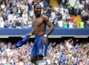 开云体育-库里式三分雨浇熄天山铁骑，当马刺战术遇上新疆队，一位胜负手的跨时空启示