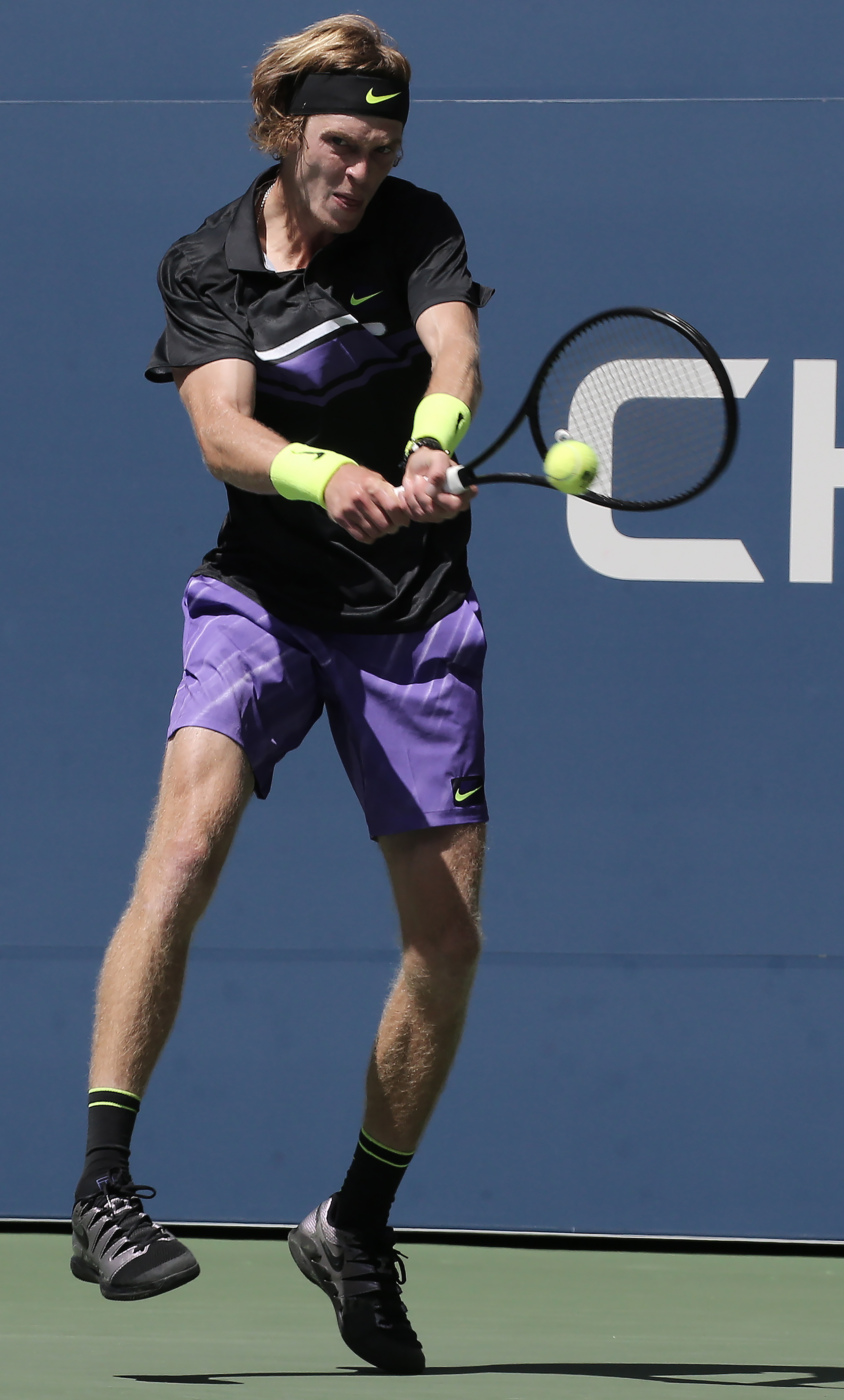 法国网球队爆冷美国网球队，西西帕斯高光表现