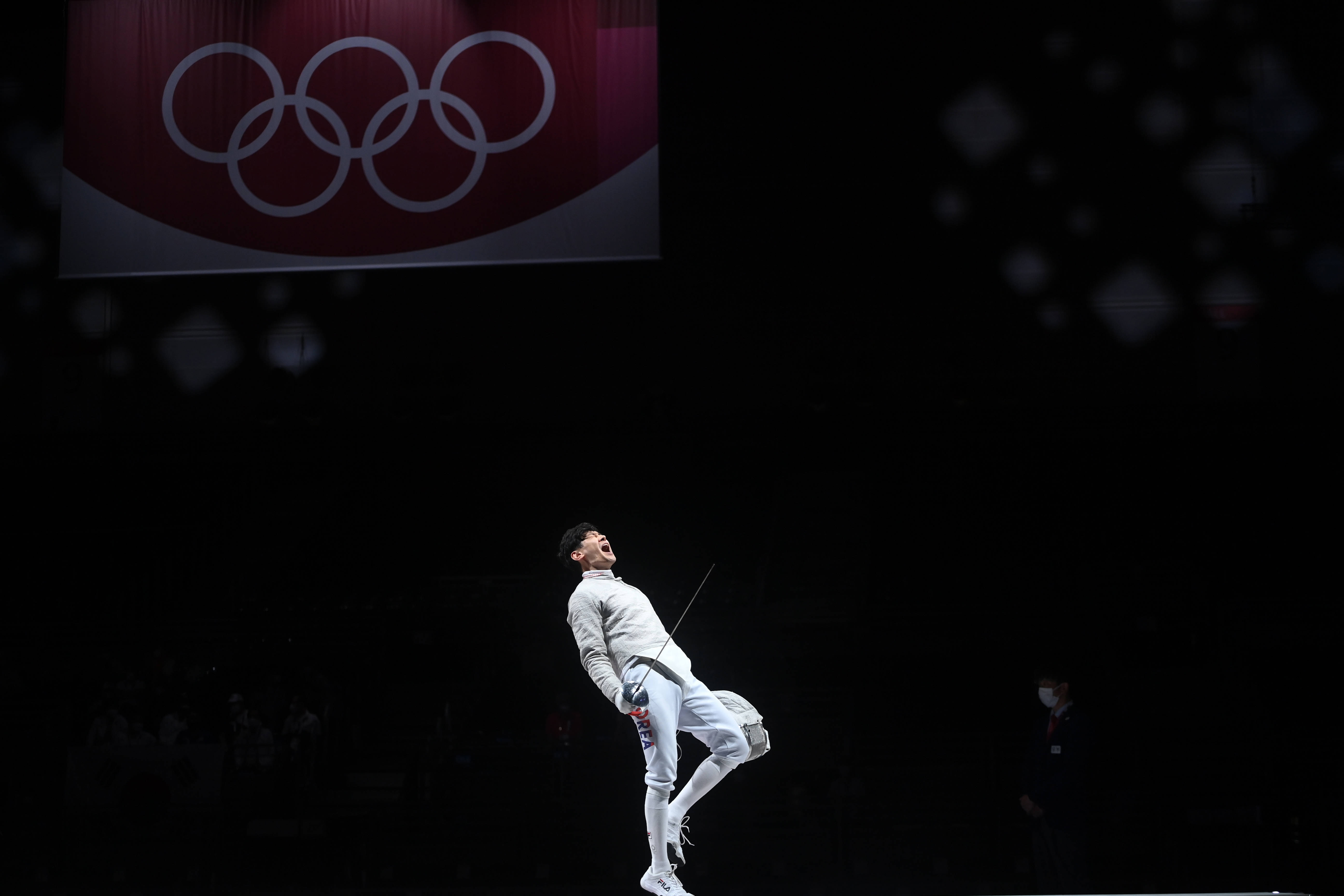 卢森堡击剑选手在比赛中获胜