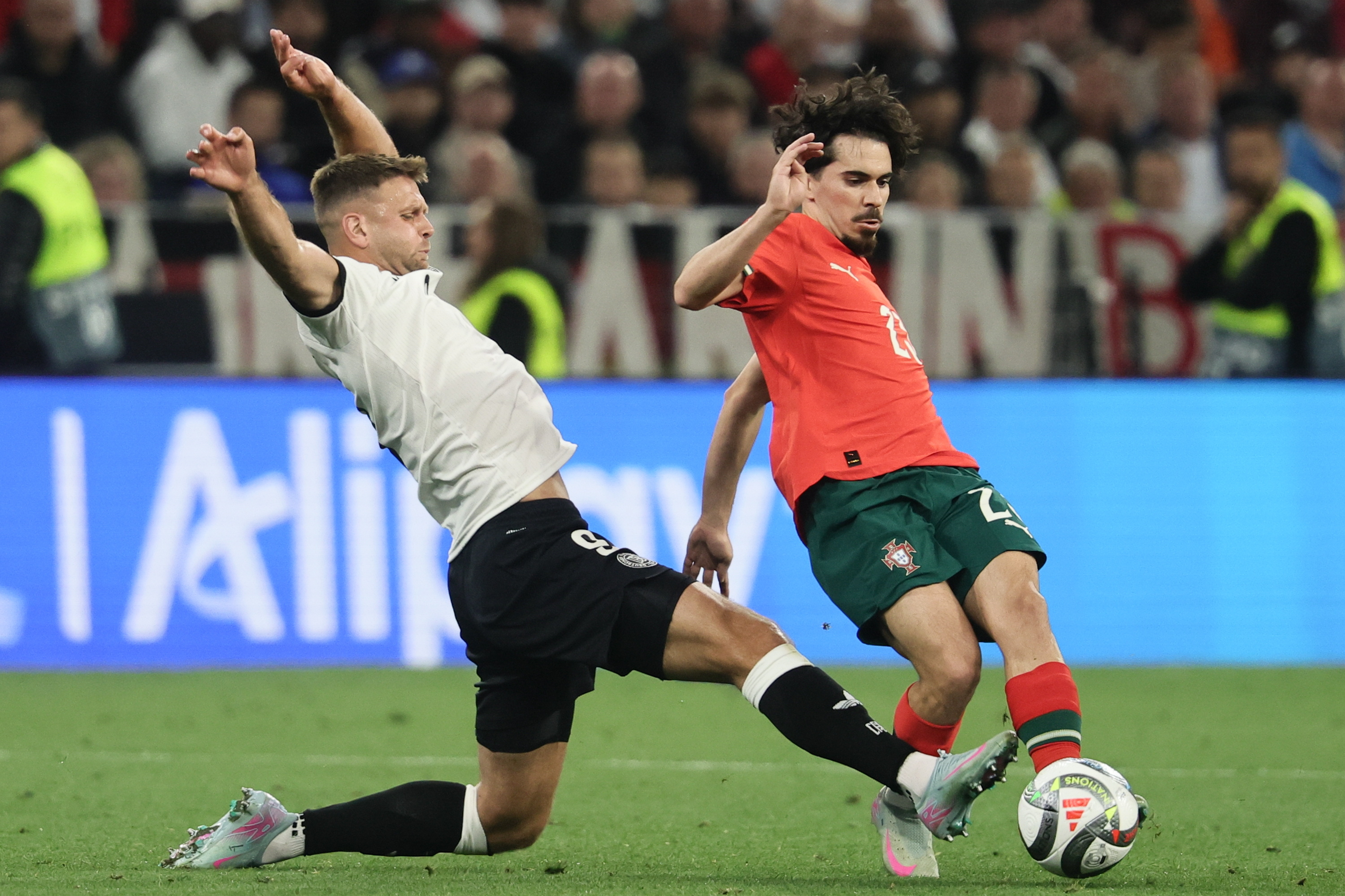 包含欧国联比赛:葡萄牙惜败法国,无缘四强的词条 包含欧国联比赛:葡萄牙惜败法国,无缘四强的词条