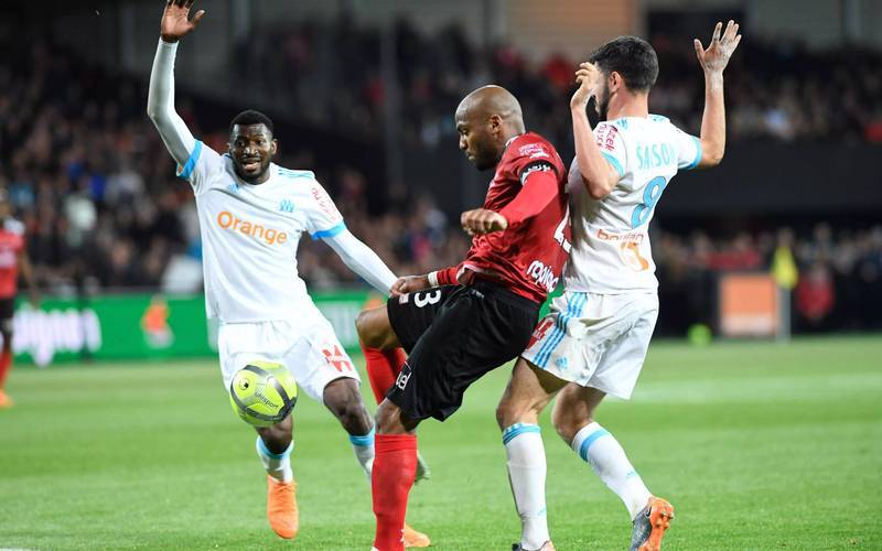 包含亚眠主场失利，保级任务更加艰巨的词条