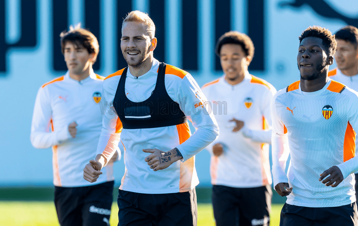 巴伦西亚锋线进攻火力持续高涨