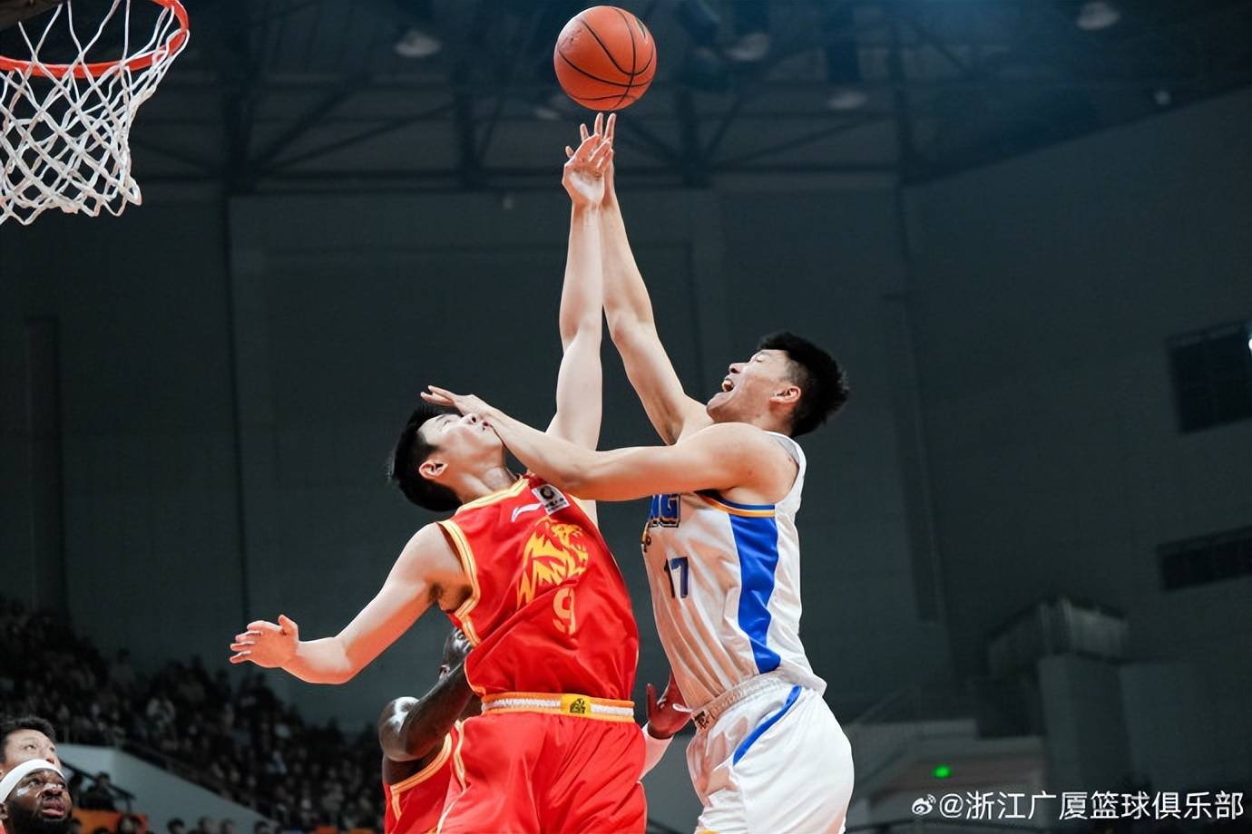 广州队险胜国王，胡金秋扛起全队