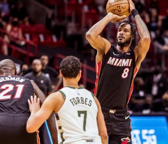 包含热火绝杀雄鹿，克莱完成帽子戏法的词条