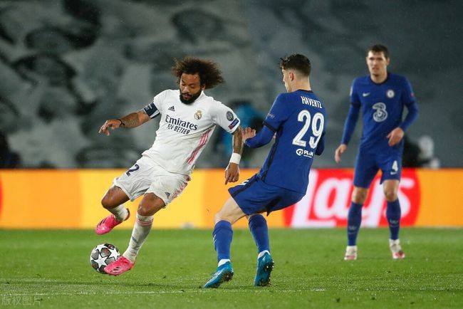 富勒姆不敌伯恩利，遭遇不利