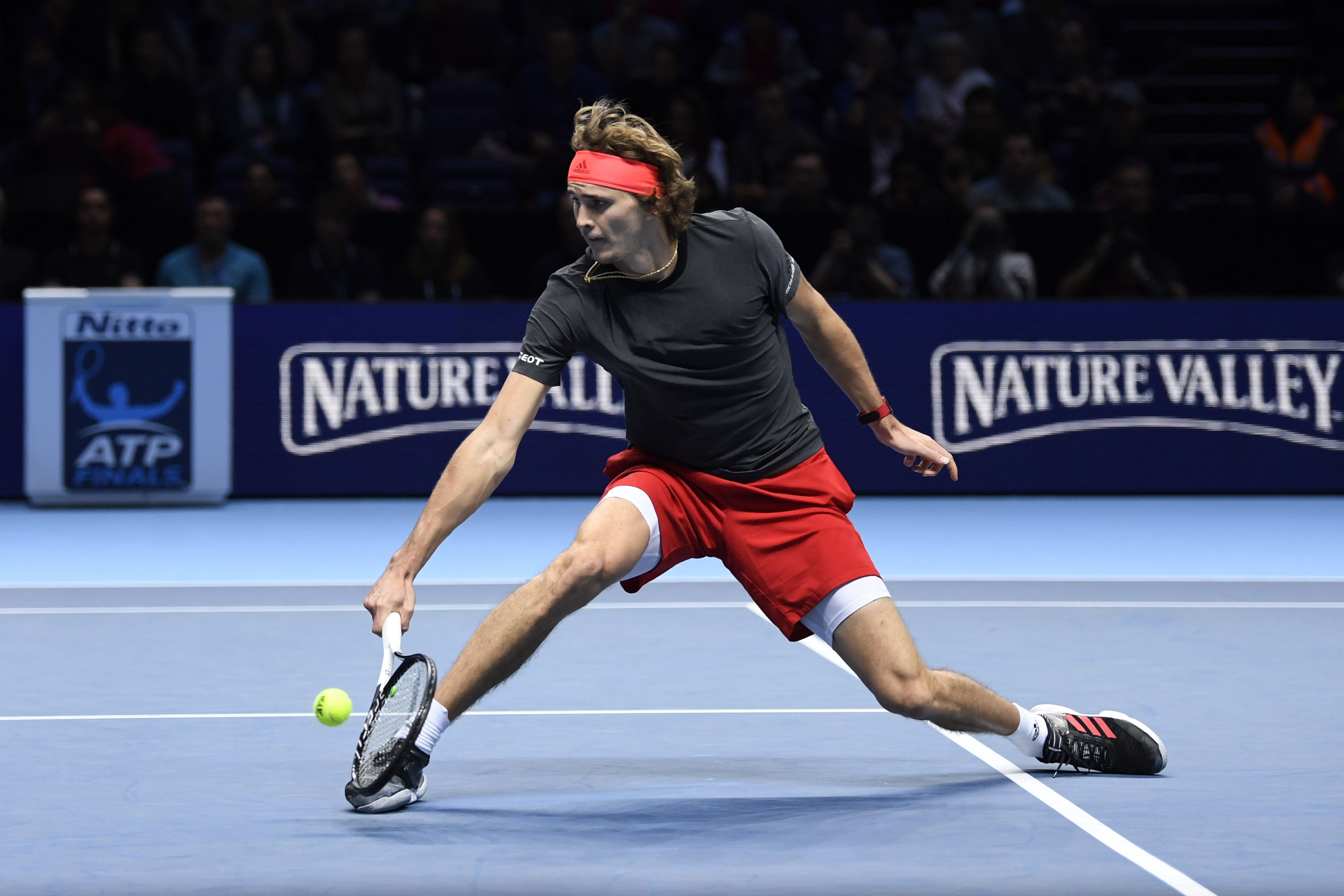 关于欧洲网球队力克澳大利亚网球队，兹维列夫绝境逆转的信息