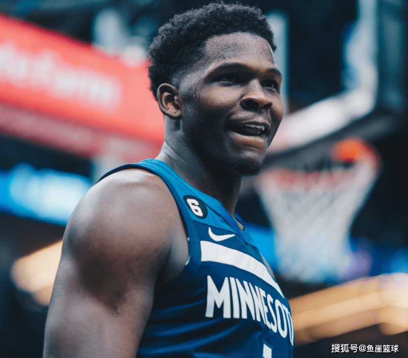 雄鹿爆冷勇士，戈贝尔绝境逆转的简单介绍