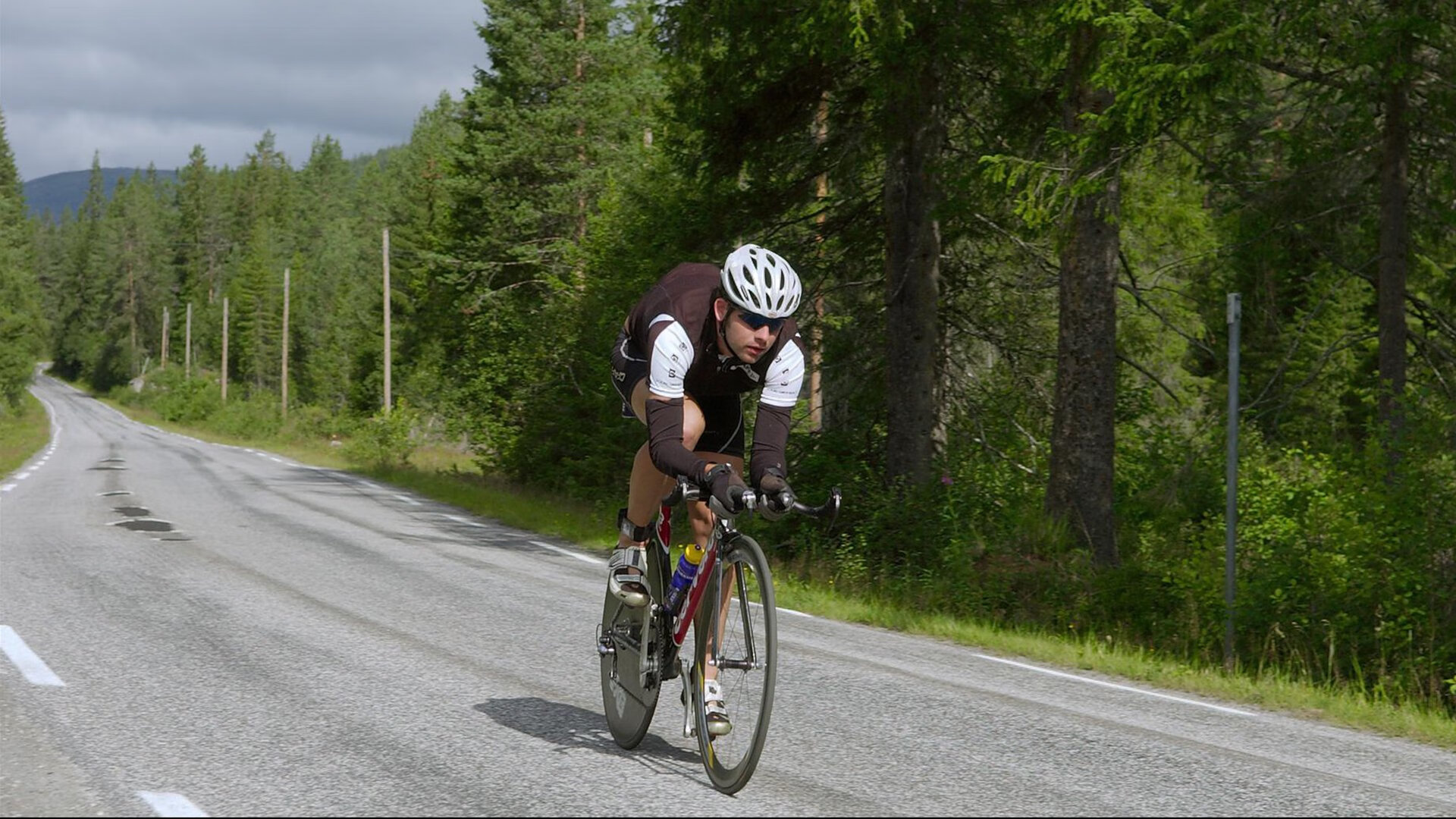 詹姆斯末节接管世界排名争夺战，掘金火力全开压制上海队