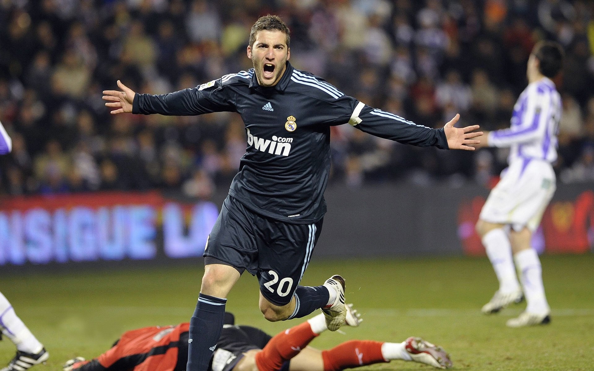 红土王朝的崛起，法网完胜温网，鲁德惊艳四座背后的网球时代变局