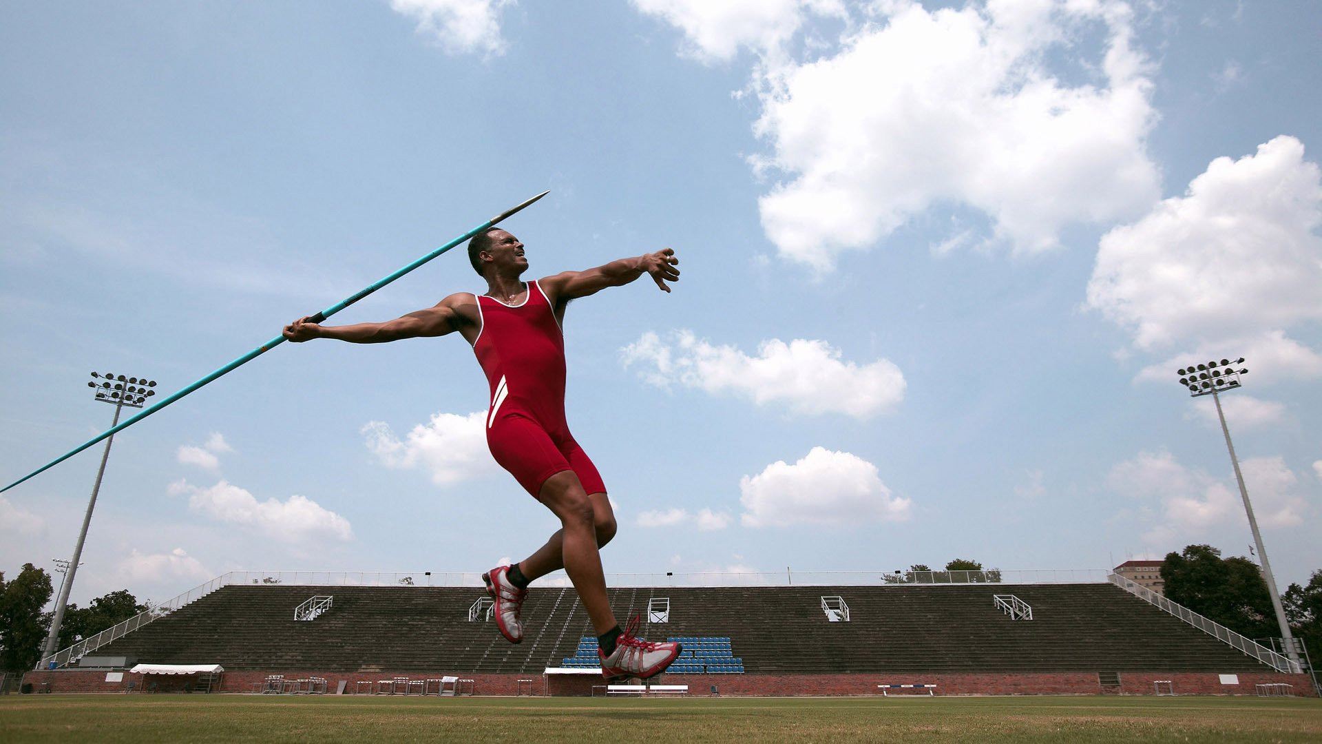 赛道烽火，红牛力克索伯，诺里斯点燃赛场之夜