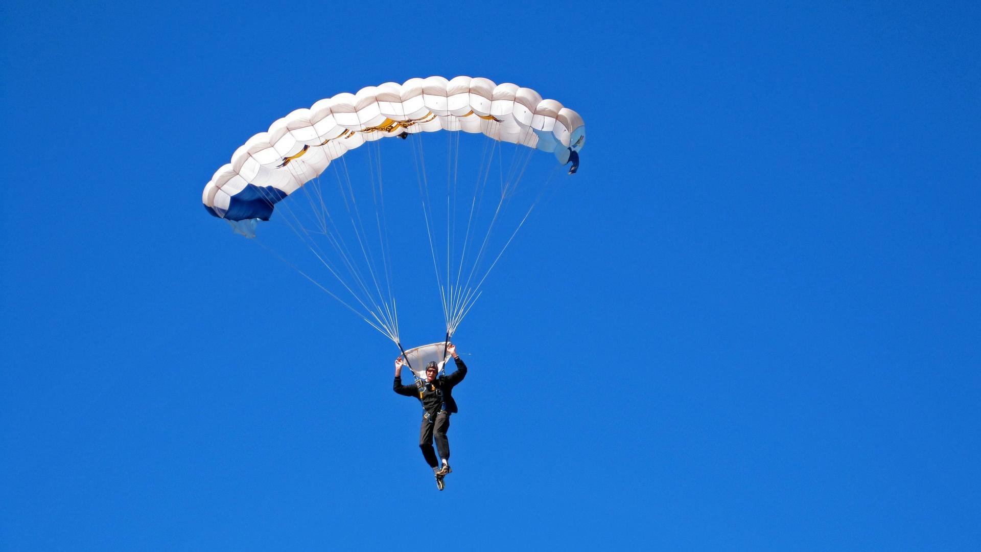 孤胆与远见，阿隆索如何带领迈凯伦上演F1史上最不可思议的翻盘